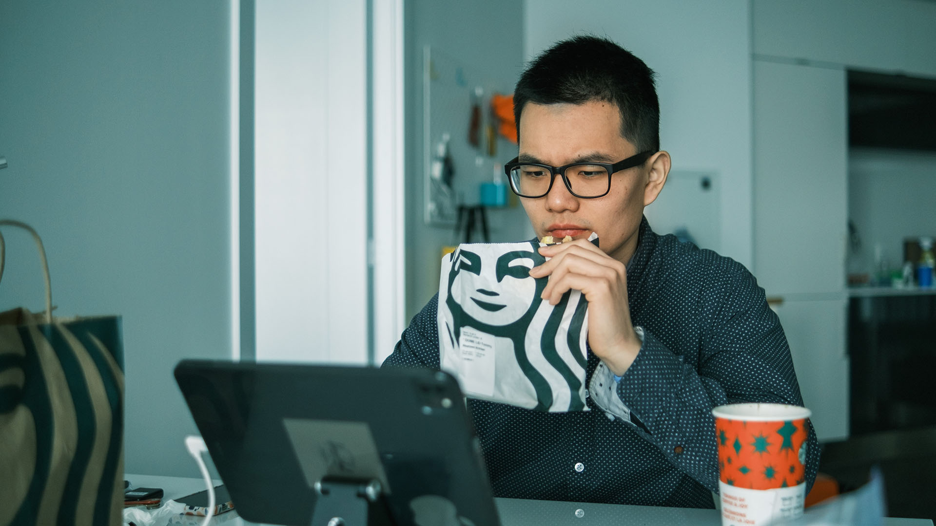 Taking a lunch break can help you live longer - here's how.