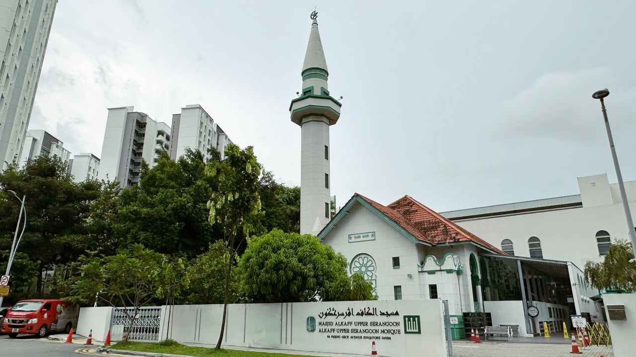 Built in 1932, Alkaff Upper Serangoon Mosque is one of two mosques in Singapore established by the prominent Alkaff family.